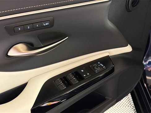 Certified 2025 Lexus ES 350 w/ Premium Package image 23