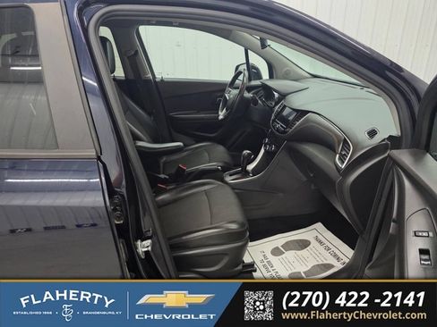 Used 2021 Chevrolet Trax LT w/ LT Convenience Package AWD/4WD image 15