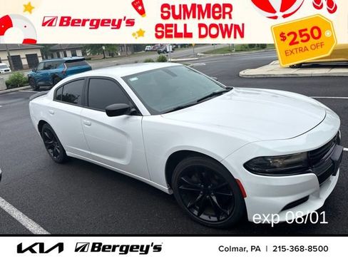 Used 2016 Dodge Charger SE w/ Blacktop Package RWD image 1