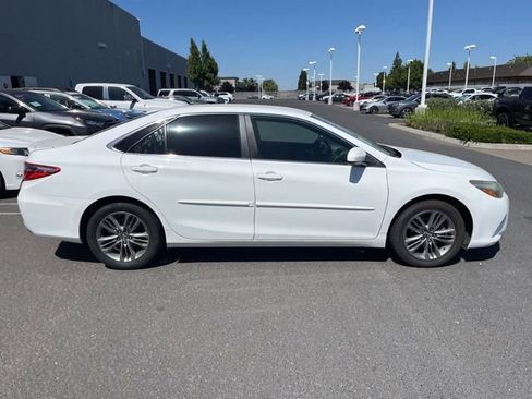 Used 2016 Toyota Camry SE FWD image 4