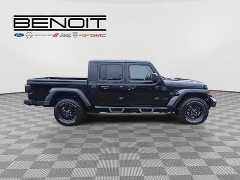 Used 2024 Jeep Gladiator Sport image 4