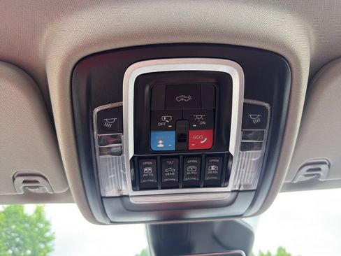 Used 2025 RAM 1500 Limited AWD/4WD image 27