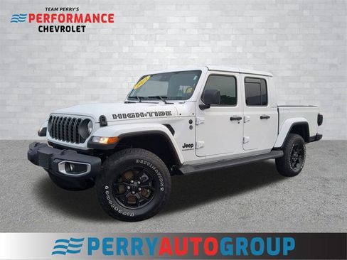 Used 2025 Jeep Gladiator Sport image 1