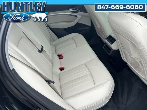 Used 2024 Audi Q8 e-tron Premium Plus w/ Premium Plus Package image 11