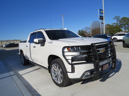 Used 2022 Chevrolet Silverado 1500 High Country w/ Technology Package image 5