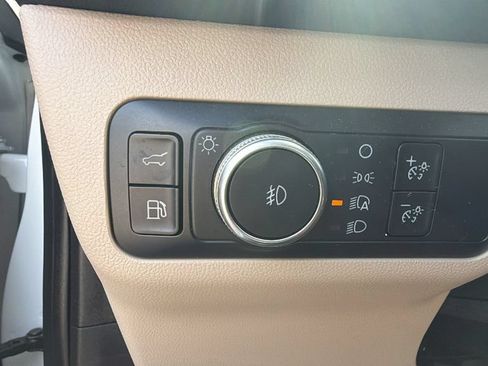 Used 2020 Ford Escape Titanium FWD image 17