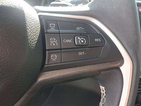 Certified 2023 Jeep Grand Cherokee Limited AWD/4WD image 24