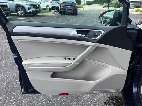 Used 2015 Volkswagen Golf S FWD image 9