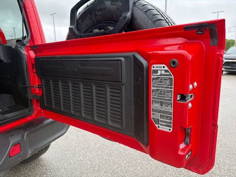 Used 2025 Jeep Wrangler Unlimited Sahara w/ Safety Group AWD/4WD image 37