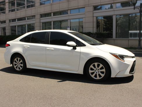 Used 2023 Toyota Corolla LE FWD image 2