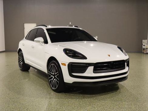 Used 2025 Porsche Macan Turbo AWD/4WD image 1