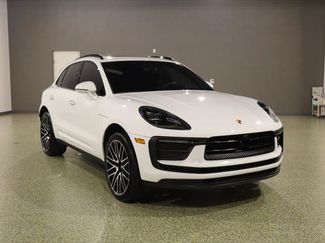 Used 2025 Porsche Macan Turbo AWD/4WD video 1