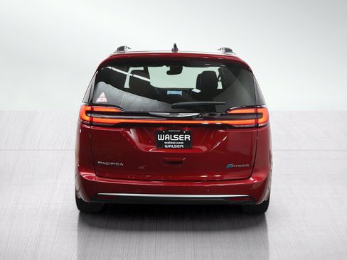 Used 2025 Chrysler Pacifica Pinnacle FWD image 4