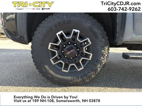 Used 2025 GMC Sierra 2500 AT4X image 33