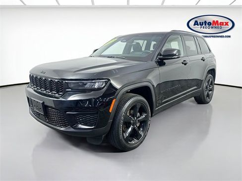 Used 2023 Jeep Grand Cherokee Altitude image 5