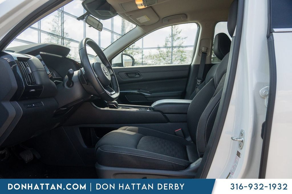 Used 2024 Nissan Pathfinder SV AWD/4WD image 3