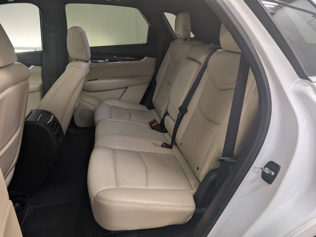 Used 2017 Cadillac XT5 Luxury w/ Driver Awareness Package AWD/4WD image 15