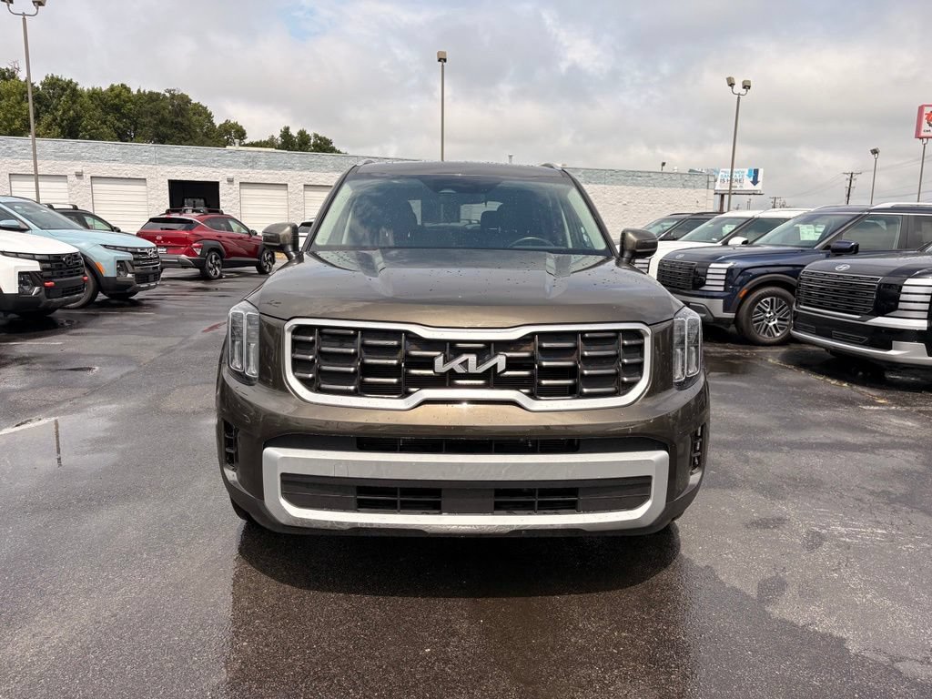 Used 2025 Kia Telluride S FWD image 2