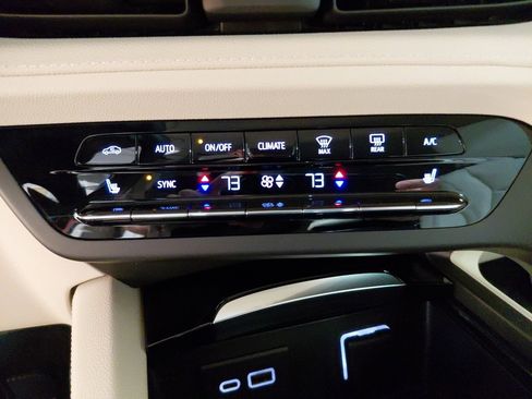 Certified 2021 Buick Envision Essence image 25