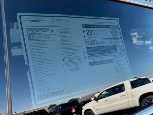 New 2027 Chrysler Pacifica Select FWD image 12