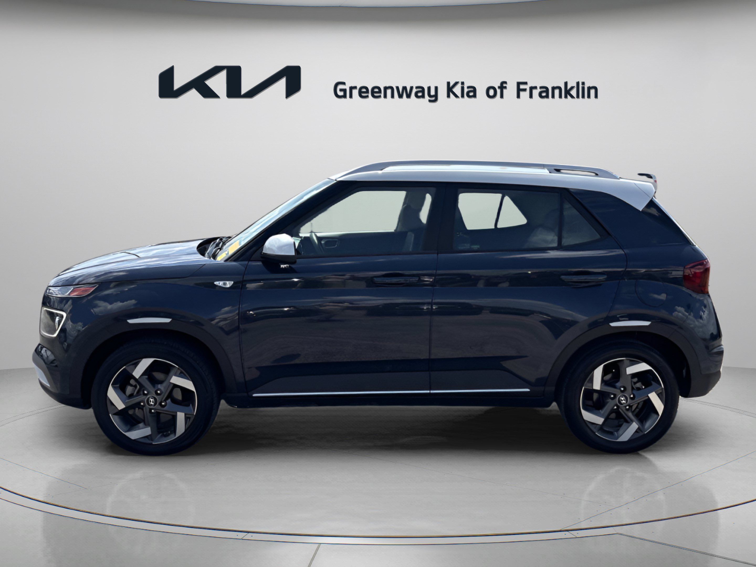 Used 2020 Hyundai Venue FWD image 4