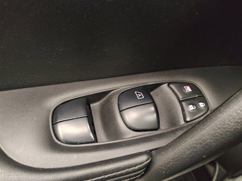 Used 2017 Nissan Rogue S AWD/4WD image 27