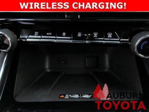 Used 2025 Chevrolet Traverse LT w/ Midnight/Sport Edition image 21