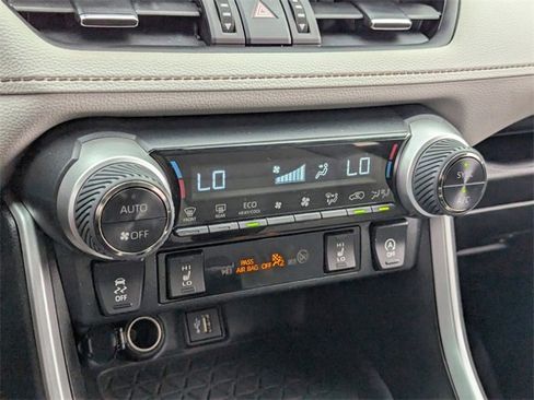 Used 2023 Toyota RAV4 XLE Premium image 28