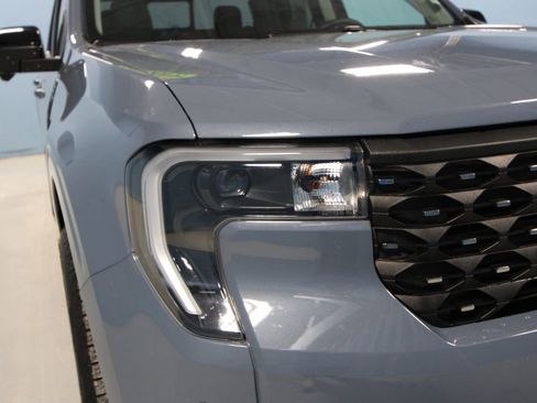 Used 2025 Ford Maverick Lariat image 35