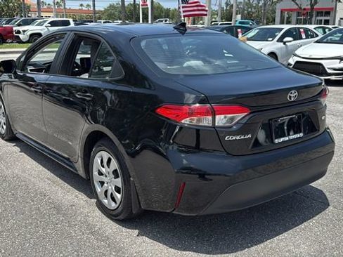 Used 2025 Toyota Corolla LE FWD image 5