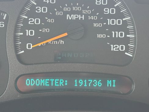 Used 2004 Chevrolet Suburban LT w/ Preferred Equipment Group image 12