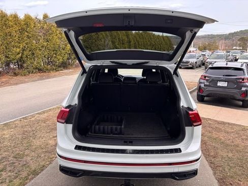 Used 2022 Volkswagen Tiguan SE R-Line image 15