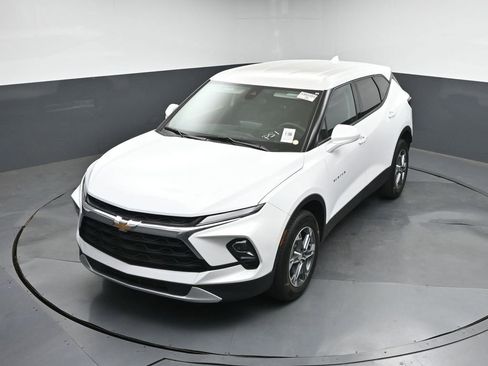 Used 2025 Chevrolet Blazer LT image 17