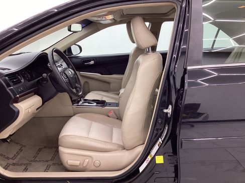 Used 2014 Toyota Camry XLE image 16