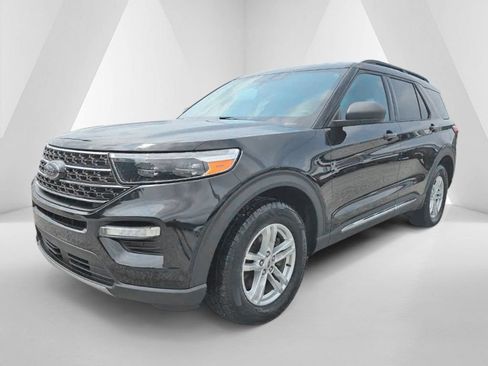 Used 2020 Ford Explorer XLT w/ Equipment Group 202A AWD/4WD image 3