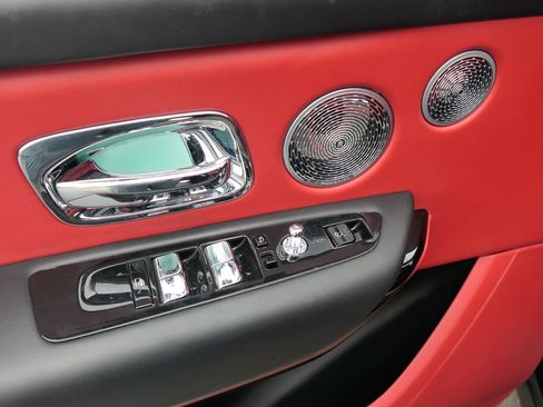 Used 2022 Rolls-Royce Cullinan Base image 12