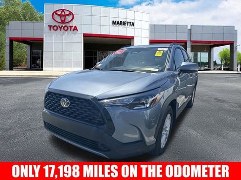 Used 2024 Toyota Corolla Cross LE image 3