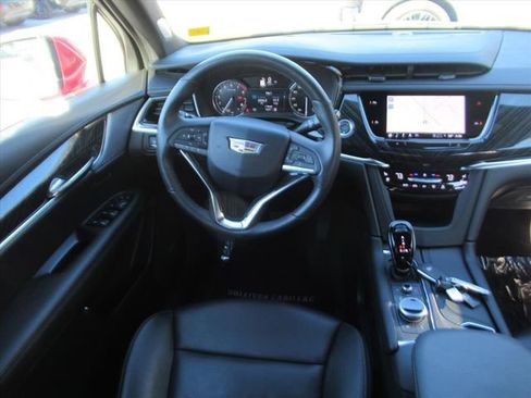 Used 2025 Cadillac XT6 Premium Luxury image 12