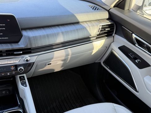 Certified 2025 Kia Telluride EX w/ EX Captain's Chair Package FWD image 15