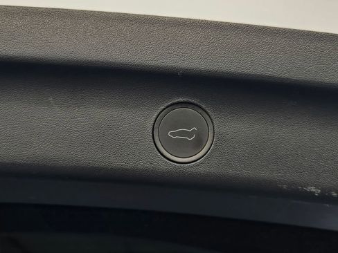 Used 2025 Tesla Model Y Long Range image 23