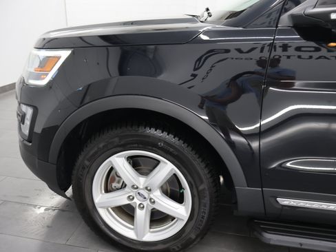 Used 2017 Ford Explorer XLT w/ Equipment Group 202A AWD/4WD image 35