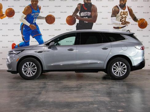 Used 2024 Buick Enclave Premium image 17