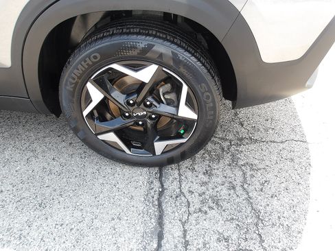 Used 2024 Kia Seltos EX AWD/4WD image 24