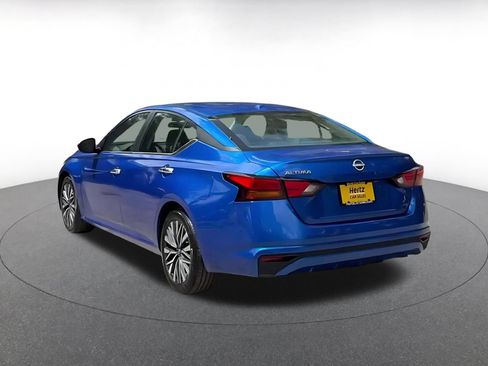 Used 2025 Nissan Altima 2.5 SV FWD image 9