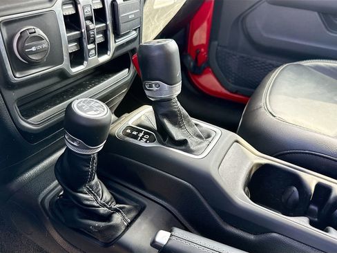 Used 2021 Jeep Wrangler Unlimited Sahara w/ Cold Weather Group image 15