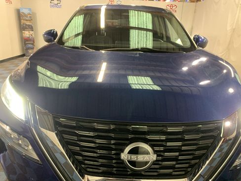 Used 2023 Nissan Rogue SV image 8