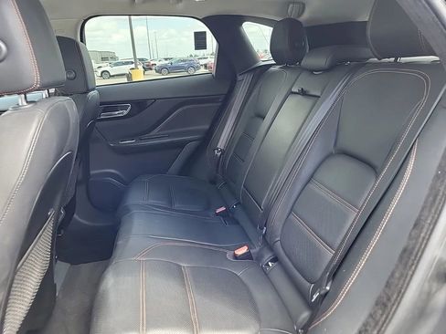 Used 2019 Jaguar F-PACE Prestige image 10