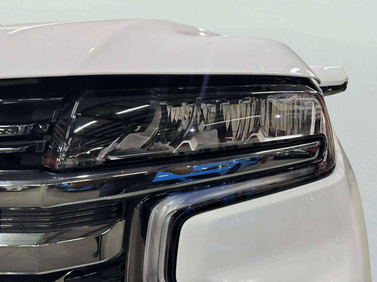 Used 2022 Chevrolet Tahoe RST w/ Luxury Package AWD/4WD image 10