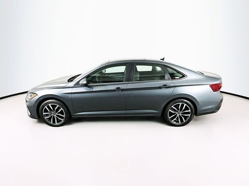 Used 2025 Volkswagen Jetta SE image 4