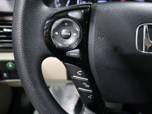 Used 2017 Honda Accord EX image 34